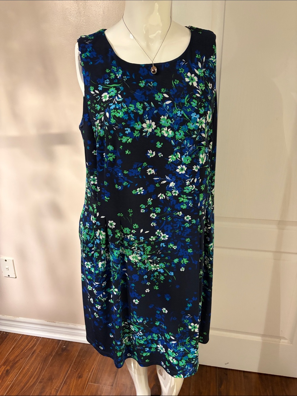 Sleeveless Floral Shift Dress - Navy/Blue 16 size